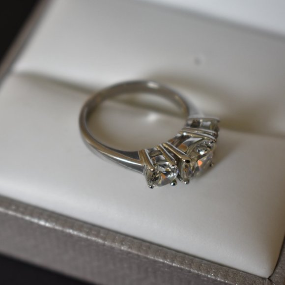 Sterling Silver Ring with 3 CZ Stones - Picture 4 of 8